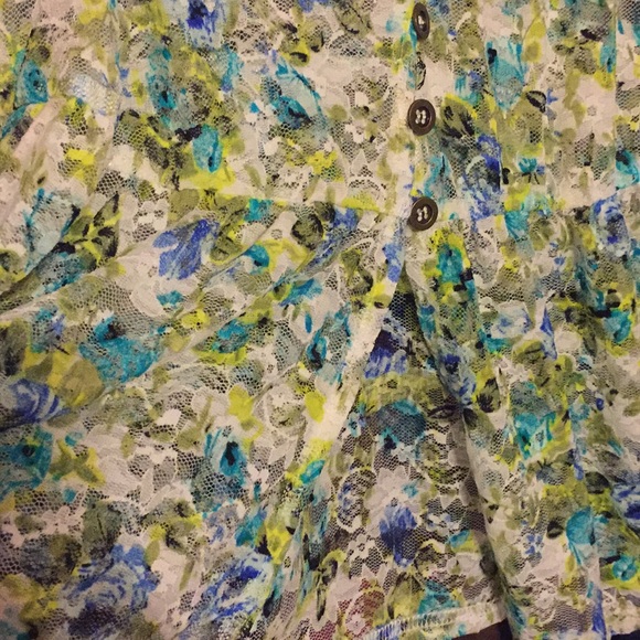 Cato Sleeveless Floral Print Lace Top with Buttons - Picture 5 of 5